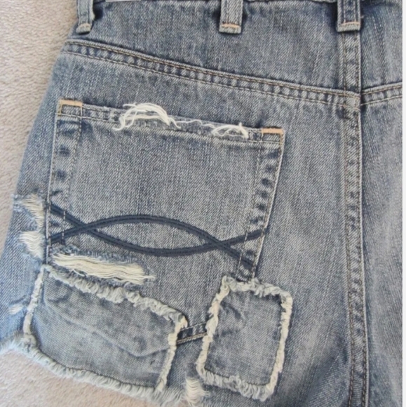 Abercrombie & Fitch the A&F high rise festival distressed jean patch shorts - Picture 5 of 8